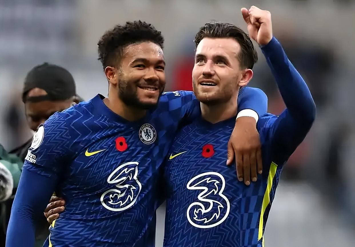 切尔西边路传奇奇尔维尔离队，詹姆斯动情送别